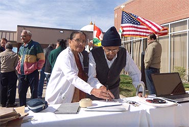 Community veterans participate in the 'satyagraha'