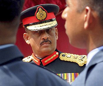 Sri Lanka's then Chief of Defence Staff Sarath Fonseka takes part in a ceremony at the army head quarters in Colombo July 15, 2009