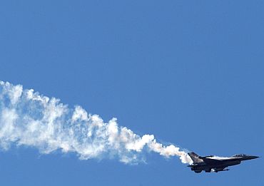 A Lockhead Martin F-16 Fighting Falcon in action on the second day of the airshow