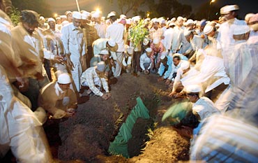 People pay their last respects to Malegaon blast victims