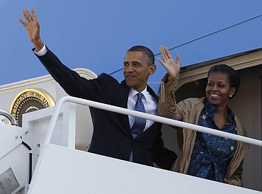 Barack and Michelle Obama board Air Force One