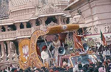 File photo showing Advani embarking on his Somnath to Ayodhya rath yatra