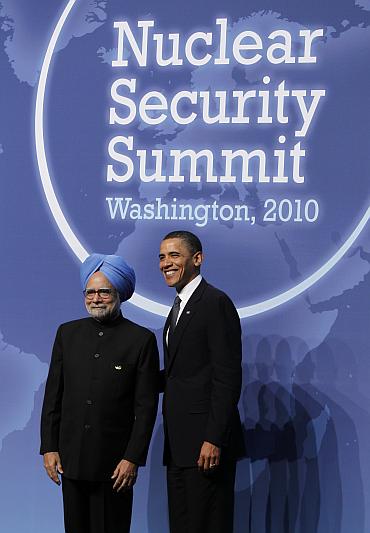 US President Barack Obama greets India's Prime Minister Manmohan Singh (L) at the Nuclear Security Summit in Washington