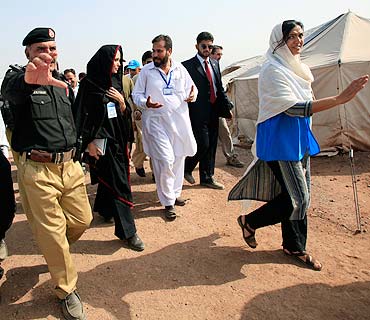 Jolie at the Jalozai flood victim relief camp