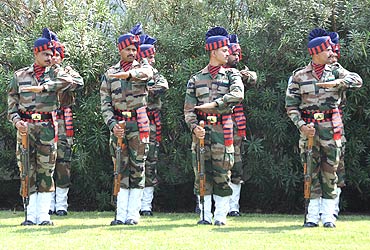 Indian soldiers pay homage at the memorial in Haifa