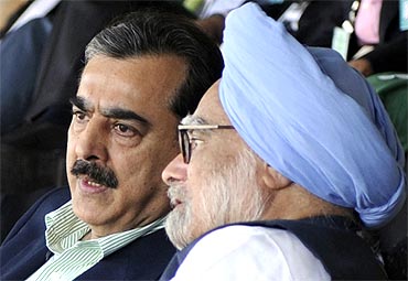Dr Singh with Pakistan PM Gilani