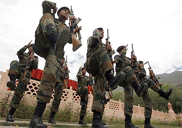 Indian soldiers perform during a wreath laying ceremony at a war memorial