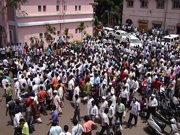 Agitators ransack Ratnagiri district hospital while protesting the death of a person in police firing