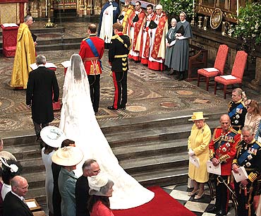 Kate Middleton and her father, Michael, arrive at Westminster Abbey