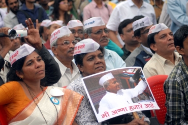 Anna Hazare's supporters listen to him