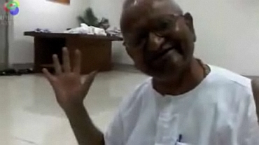 Hazare inside the Tihar Jail