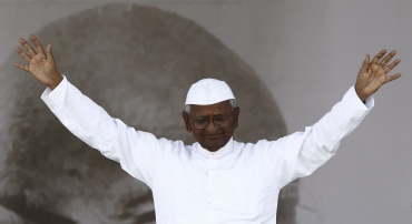 Hazare waves to his supporters after breaking his 12-day fast