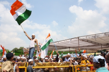 People wave the tri-colour at Ramlila Maidan after Hazare breaks his fast