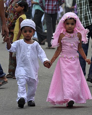 News Images    World on Photos  Eid Ul Fitr Celebrations Around The World   Rediff Com News