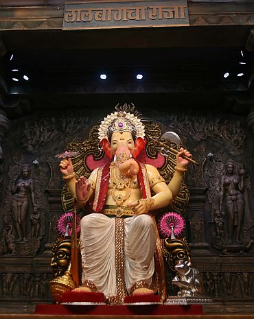 Mumbai Welcomes “The Raja” Ganesha