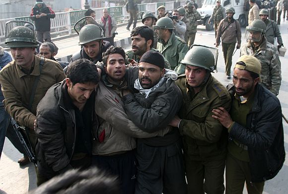 Police sources said five Shia youth were injured while nearly two dozen others were detained