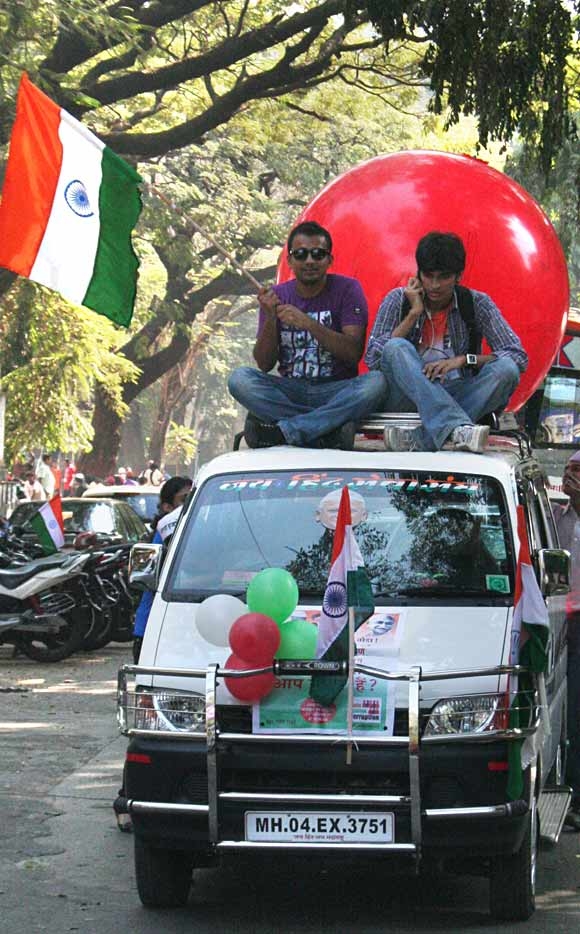 Hazare supporters participate in a vehicle rally in Mumbai