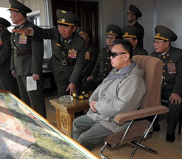 Kim Jong-il visits the Large Combined Unit 567 of the Korean People's Army