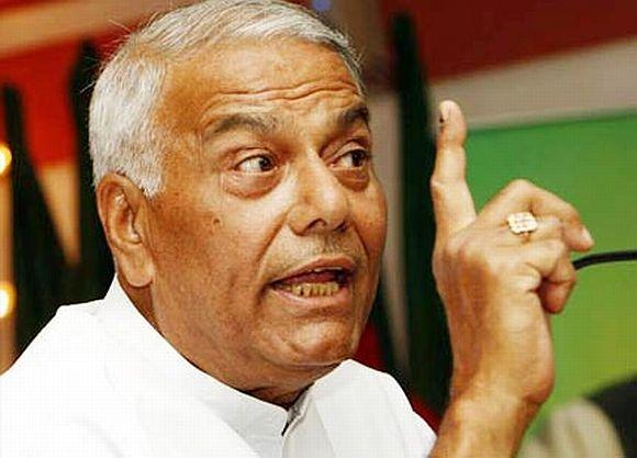 BJP leader Yashwant Sinha slammed the government's 'hurry' to pass the Lokpal Bill