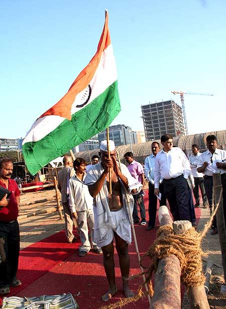 Mumbai's MMRDA ground gets ready for Anna Hazare's protest fast