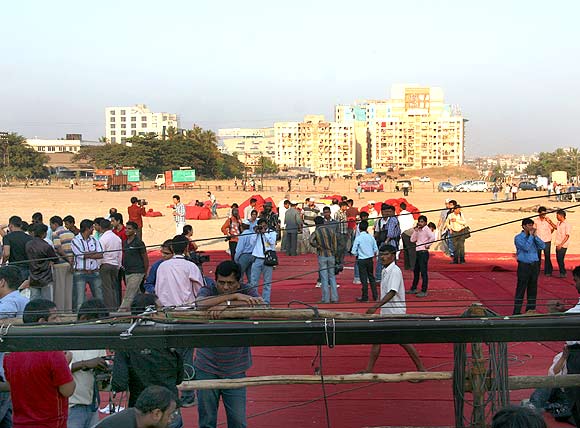 Mumbai's MMRDA ground gets ready for Anna Hazare's protest fast