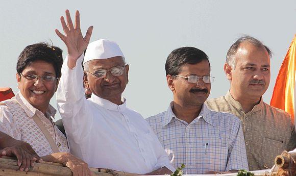 Kisan Baburao 'Anna' Hazare with Kiran Bedi, Arvind Kejriwal and Manish Sisodia