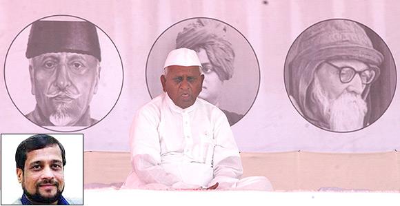 Anna Hazare on fast in Mumbai. (inset) Nikhil Wagle