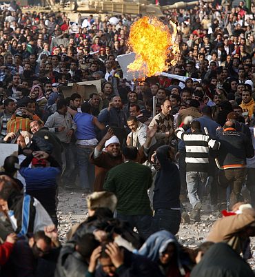 Pro and anti-Mubarak supporters clash at Tahrir Square in Cairo