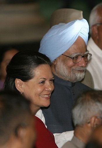 Congress chief Sonia Gandhi with Prime Minister Manmohan Singh