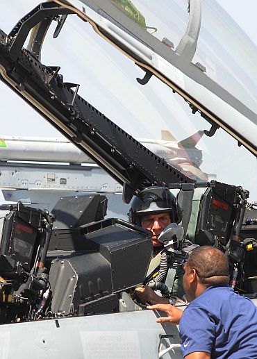 Ratan Tata co-piloted US aerospace major Boeing's F-18, the Super Hornet at the air show
