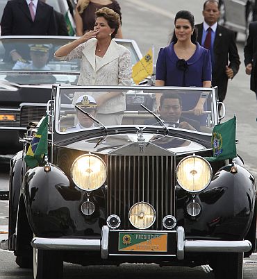 Brazil's President Dilma Rousseff and her daughter Paula ride towards Planalto Palace after she was sworn in as successor to Luiz Inacio Lula da Silva
