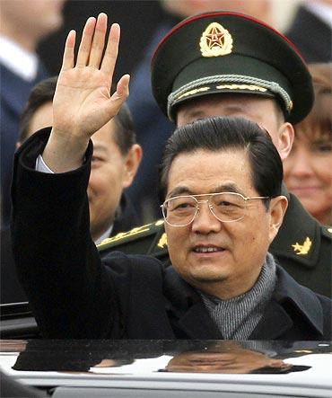 China's President Hu Jintao waves upon his arrival at Andrews Air Force Base near Washington for a state visit on Tuesday