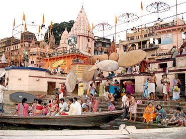 Devotees at the Dashwamedh ghat in Varanasi