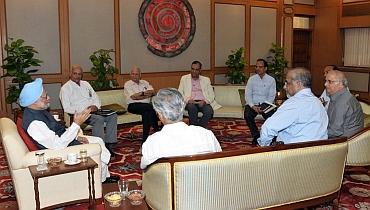 PM Manmohan Singh interacting with senior editors, in New Delhi