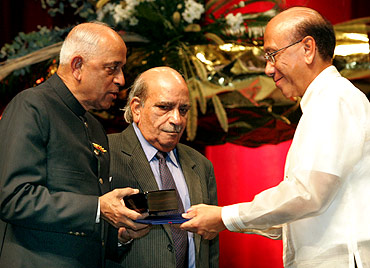 Laxminarayan Ramdas receives the award while Ibn Abdur Rehman also an awardee looks on