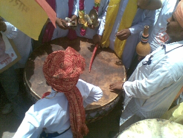 Baba Ramdev supporters play drums at the Ramlila Ground