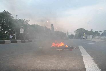 Protestors burnts effigies of leaders opposed to the Telangana movement