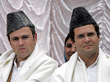 Rahul Gandhi and Omar Abdullah wear traditional Karakul caps during a 2009 general election campaign rally in Anantnag