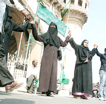Women join a human chain for Telangana in front of the historic Charminar in Hyderabad