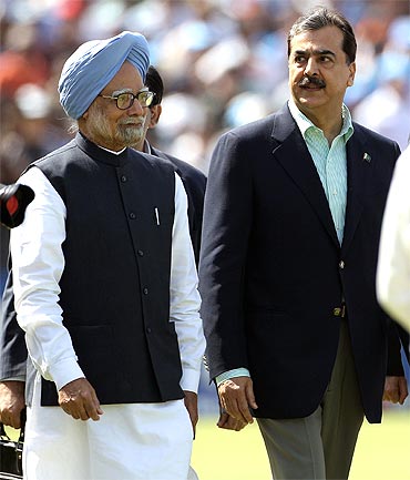 PM Singh and Gilani walk on to the field to greet the players from both teams ahead of the match at Mohali