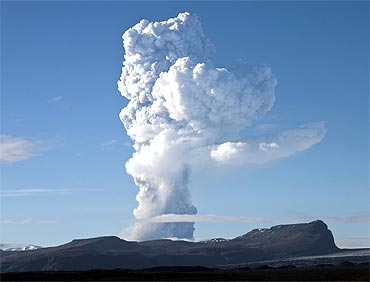Picture shows the growing ash plume from the Grimsvotn volcano