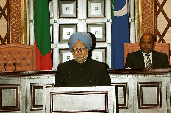 Prime Minister Manmohan Singh addressing the People's Majlis