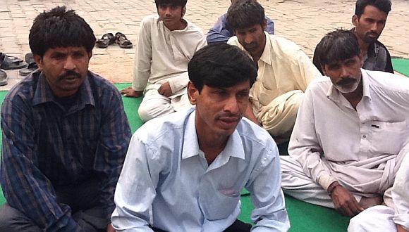 (Sitting In the centre) Arjun Das