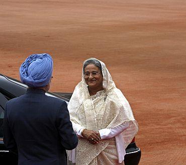 Dr Manmohan Singh with his Bangladeshi counterpart Sheikh Hasina in New Delhi