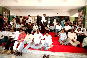 Government and non-govermental employees on strike in Hyderabad