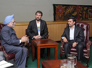 Indian Prime Minister Manmohan Singh holds talks with Iran President Mahmoud Ahmedinejad in New York