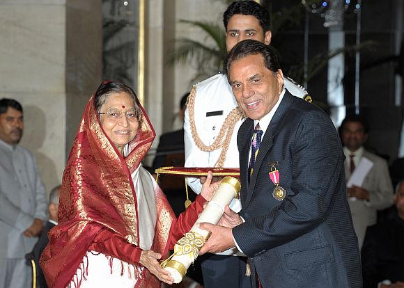 President Patil hands the Padma Bhushan award to Dharmendra