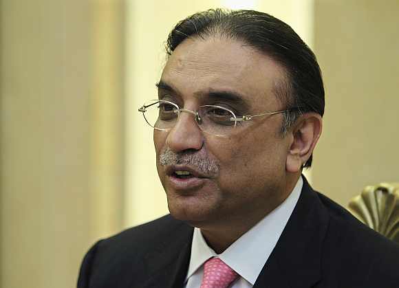 Pakistan President Asif Ali Zardari will visit the Ajmer dargah of Khwaja Moinuddin Chisti after lunch with Prime Minister Manmohan Singh in Delhi