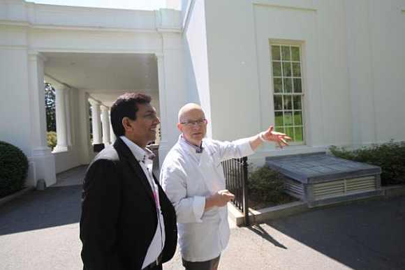 White House chef William 'Bill' Yosses shows Sanjeev Kapoor around the White House