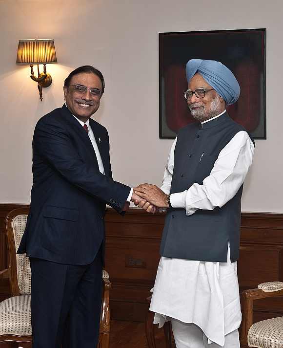 Prime Minister Manmohan Singh shakes hands with Pakistan President Asif Ali Zardari during a meeting in New Delhi
